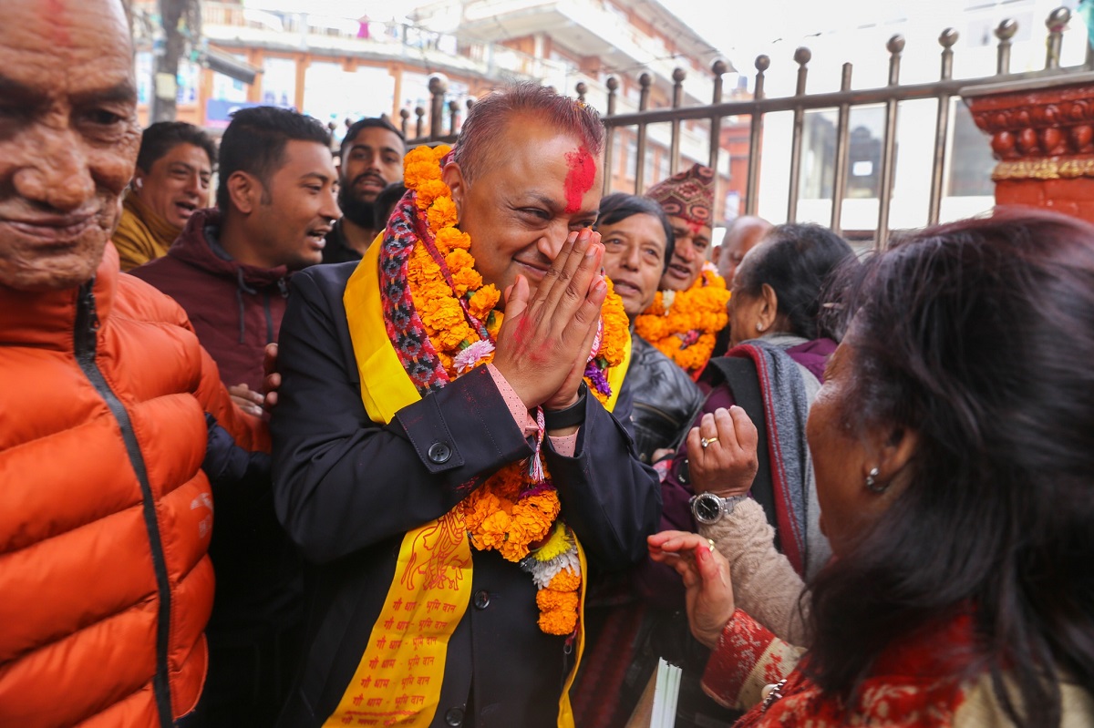 गगन थापालाई बधाई दिनेकाे ओइरो